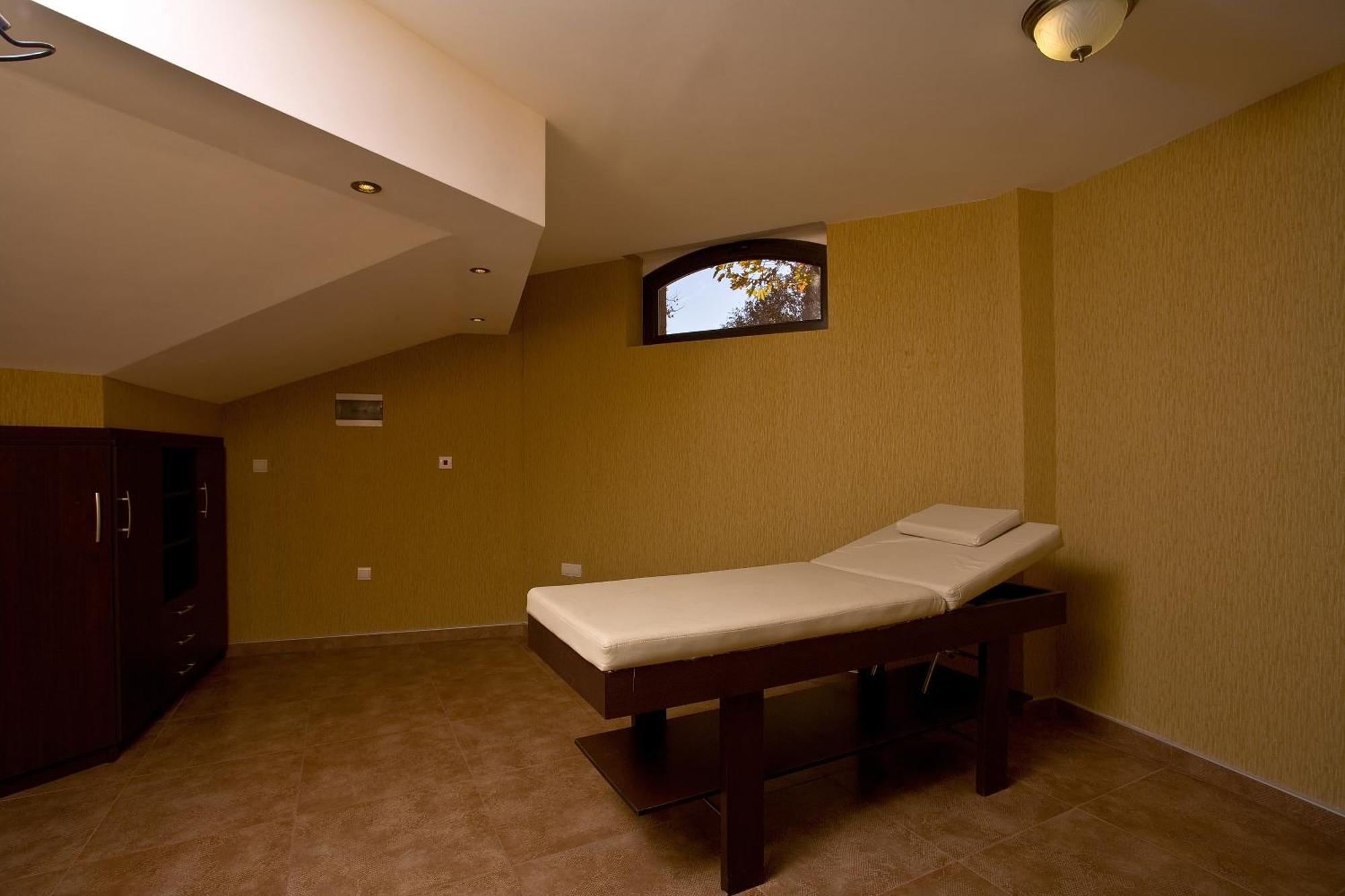 Hotel Chinar Hisarya Esterno foto