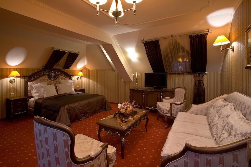 Hotel Chinar Hisarya Esterno foto