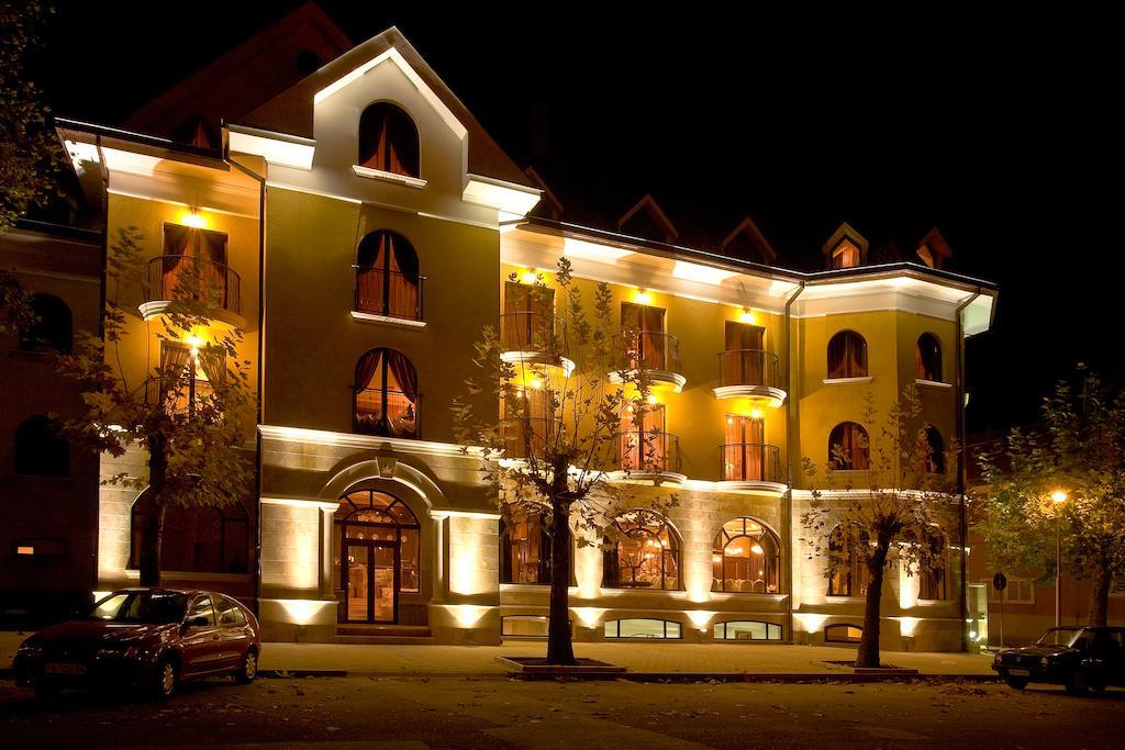 Hotel Chinar Hisarya Esterno foto