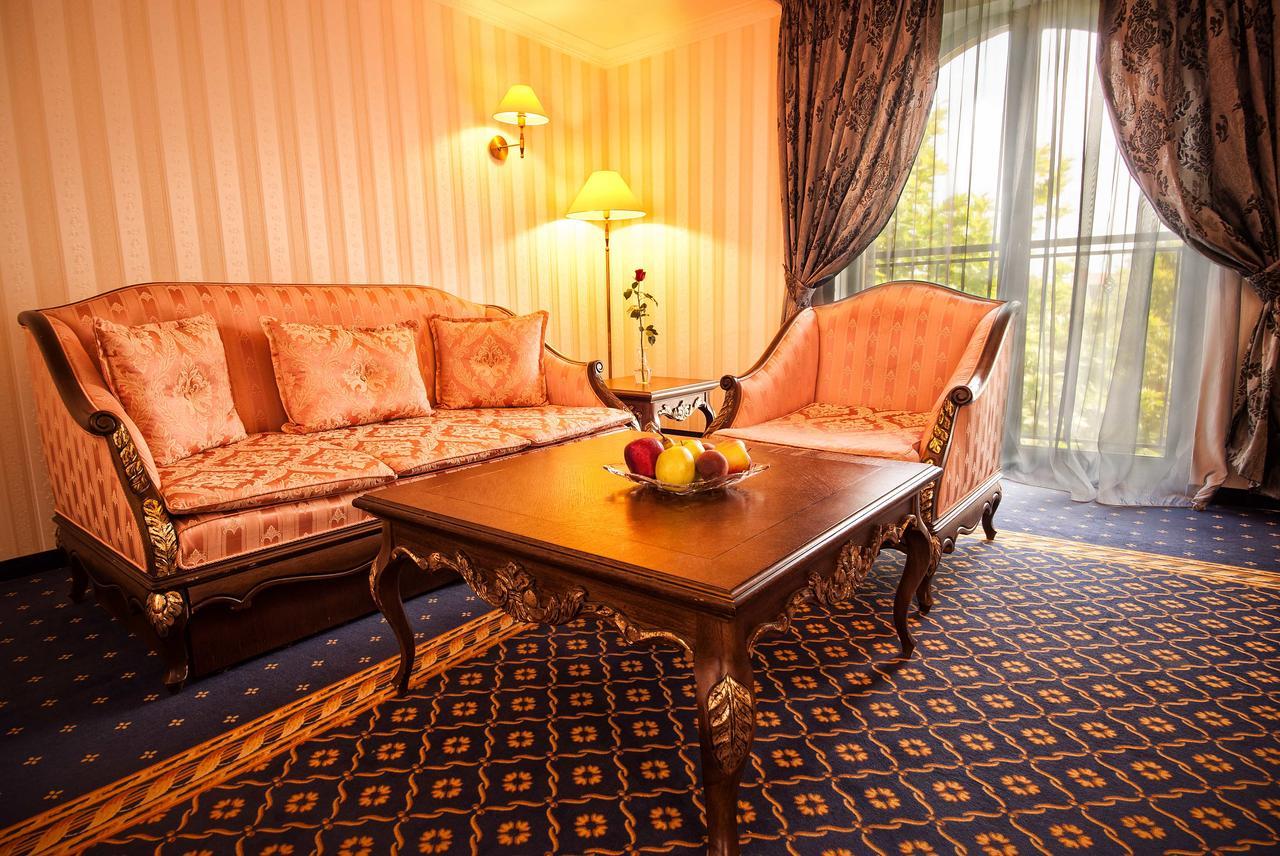Hotel Chinar Hisarya Esterno foto