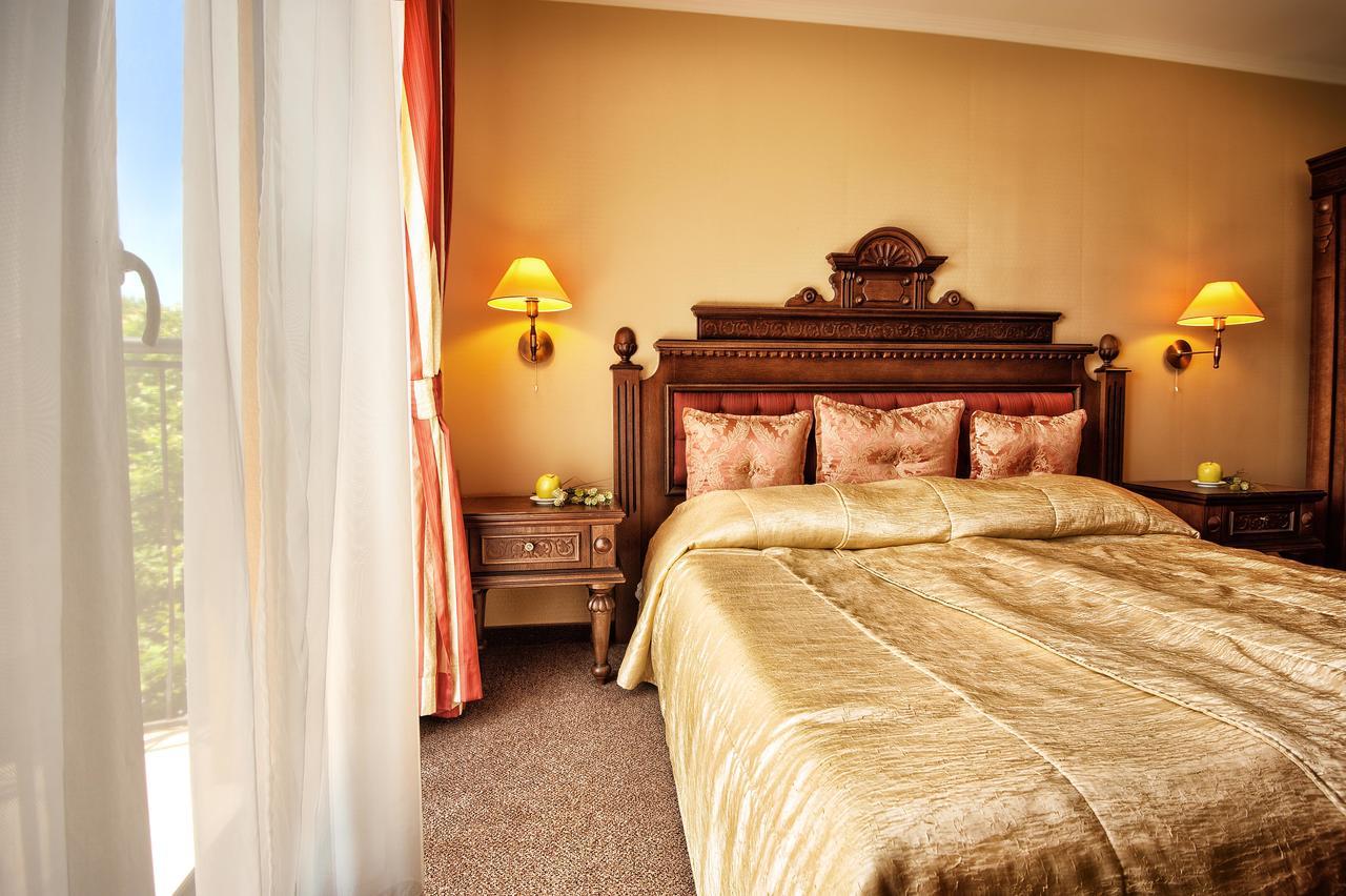 Hotel Chinar Hisarya Esterno foto