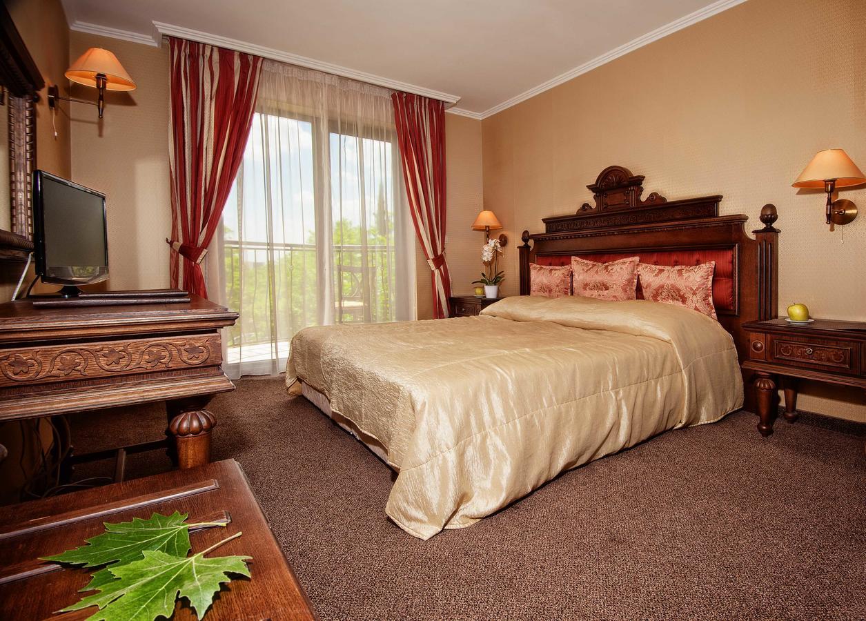 Hotel Chinar Hisarya Esterno foto