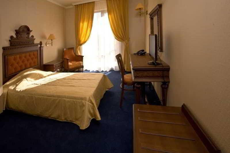 Hotel Chinar Hisarya Esterno foto